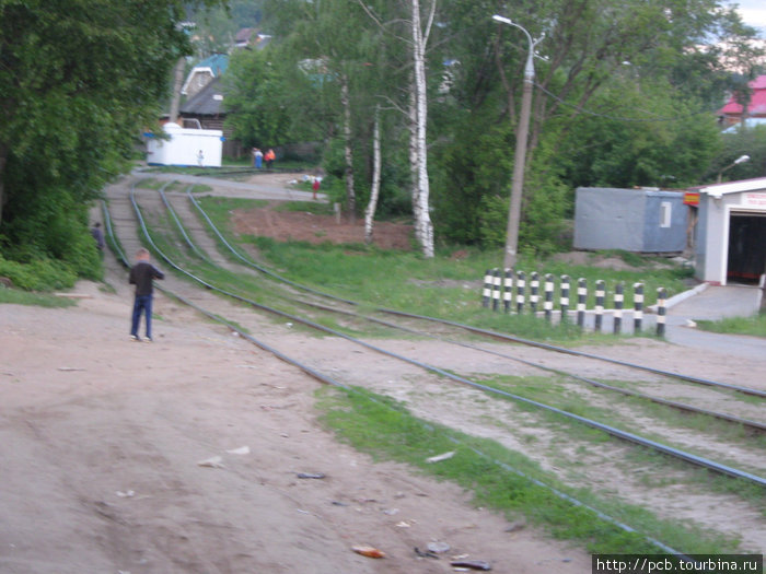 деревенский трамвай. переезд, восточный поселок Ижевск, Россия