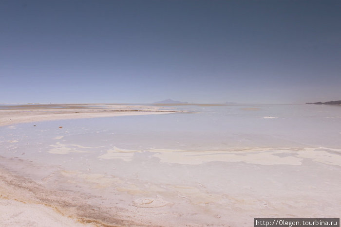 Глубина соли от 2 до 8 метров Уюни, Боливия