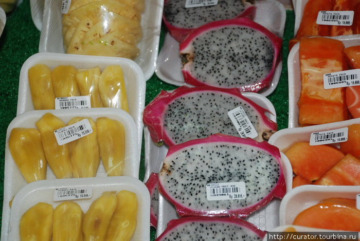фрукты в супермаркете Нуса-Дуа, Индонезия
