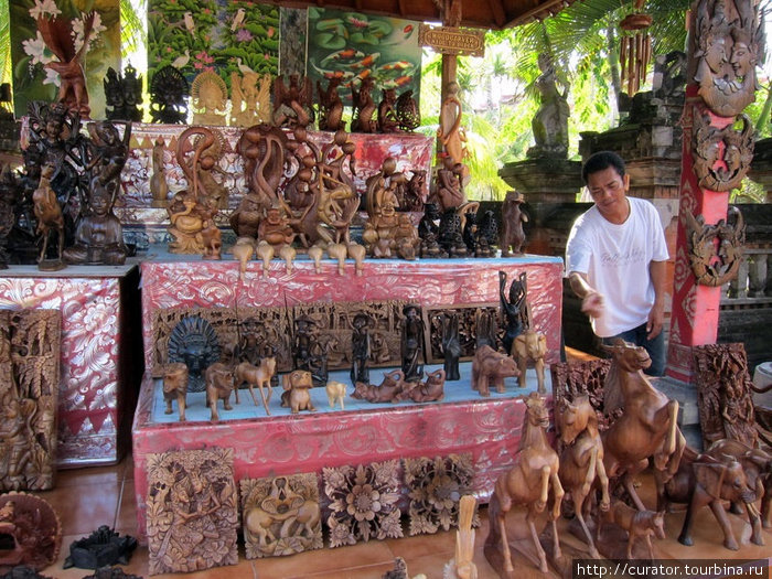 сувенирная лавка рядом с отелем Нуса-Дуа, Индонезия