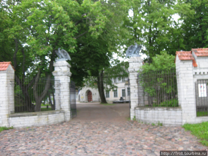 Торжественно оформленные ворота Таллин, Эстония