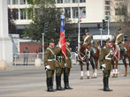 Развод караула и парад у Президентского дворца.