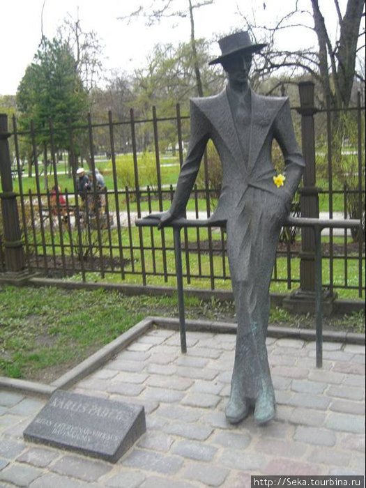 Памятник Карлису Падегсу Рига, Латвия