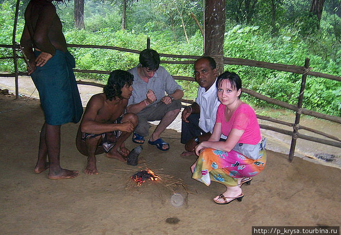 Ведды добывают огонь Шри-Ланка