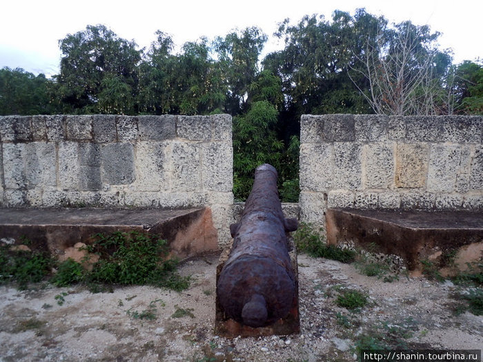 Крепость Oзaмa Санто-Доминго, Доминиканская Республика