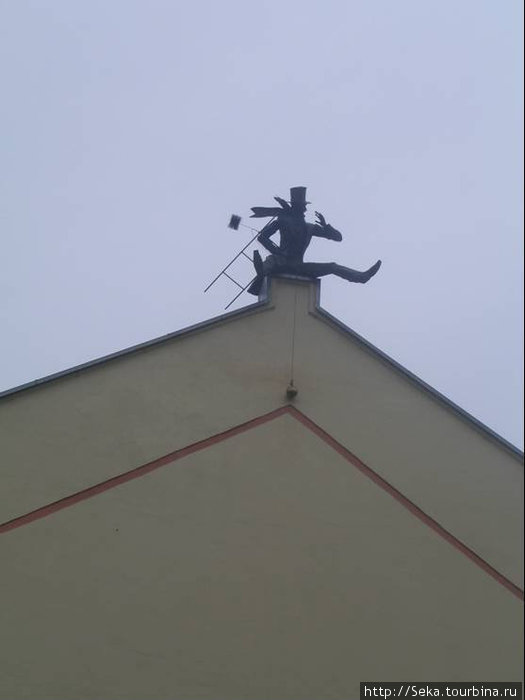 Памятник трубочисту и его пуговице Клайпеда, Литва