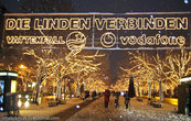 Древняя столица Пруссии Берлин встретила нас лапатым снегом и рождественскими ярмарками, на подсветку гирлянд не пожалели. Особенно впечатлила одна из самых главных аллей Унтер-Ден-Линден.