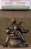 Памятник располагается на на ул. Веры Хоружей и называется Торговка семечками. Он расположен у главного входа в Комаровский рынок столицы Беларуси. Автором является Олег Куприянов.