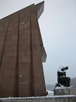 Морозным зимним утром по дороге в центр Берлина посетил Трептов парк, мемориал советским воинам.
