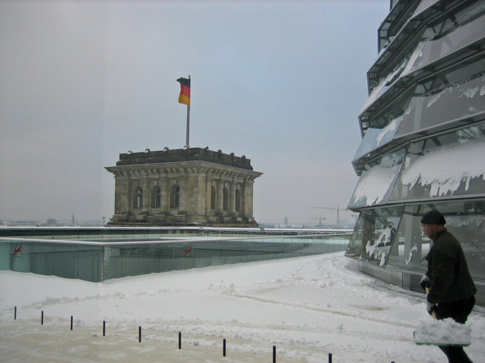 Ну а снег убирают вовремя и оперативненько! Берлин, Германия