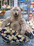 Этот злобный медведь охраняет махоньких медвежат, как упоминал в предыдущем посте, является символом Берлина.
