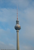 Не хотите отобедать на высоте птичьего полета, при этом обозреть всю круговую панораму Берлина? Телебашня в виде мячика, который крутиться, к Вашим услугам!