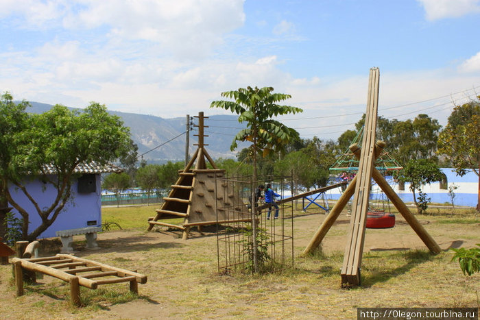 Тут есть и детская площадка Кито, Эквадор