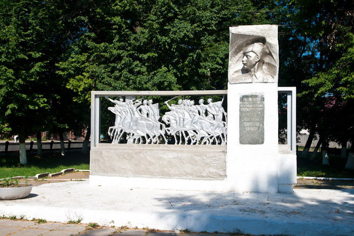 Памятник Патоличеву Гороховец, Россия
