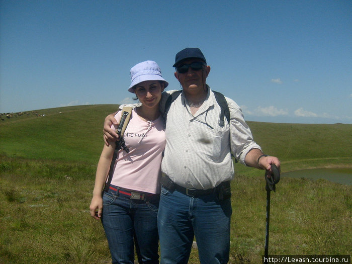 С дочкой на вершине вулкана Армаган. 4 июля 2010г. Армения