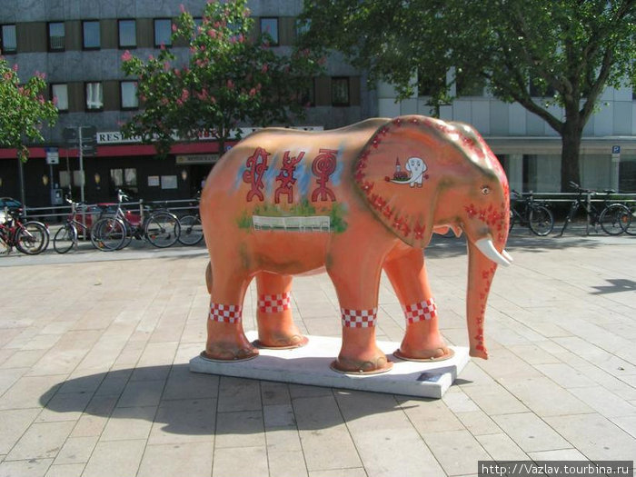 Пёстрый слон Земля Северный Рейн-Вестфалия, Германия