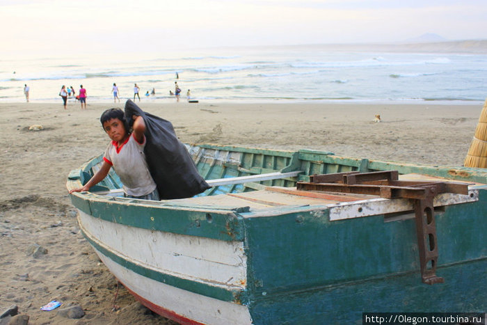 Лодка- и дом, и работа Перу