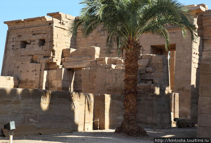 пилоны храма рамзеса 3 Луксор, Египет