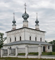 Церковь перед монастырем