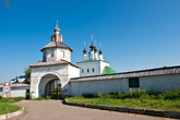Вход в Александровский монастырь
