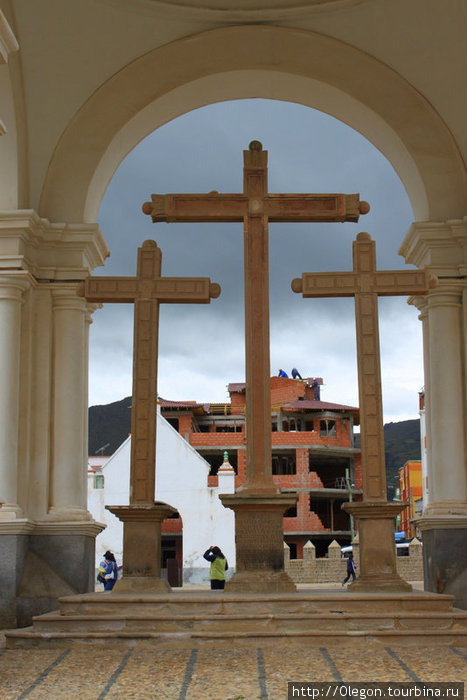Кресты собора Святой Терезы Копакабана, Боливия