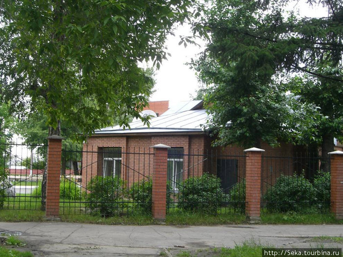 Здания радиогруппы «FM Продакшн»на территории парка Барнаул, Россия