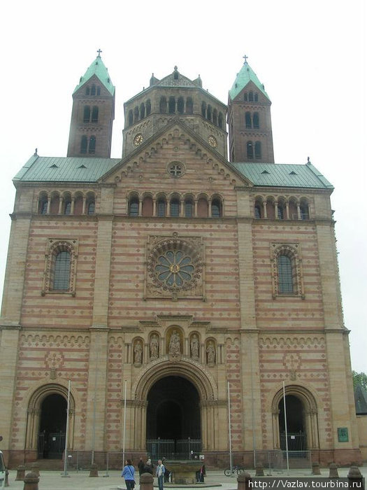Фасад собора Шпайер, Германия