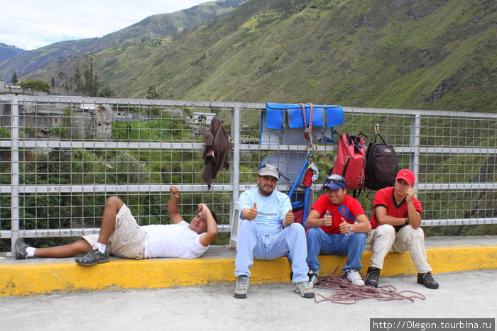 На мосту вас поджидают, привяжут к верёвке и отправят вниз... Баньос, Эквадор