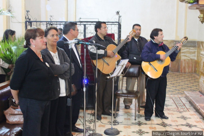 Музыкальное сопровождение Санта-Ана-де-лос-Риос-де-Куэнка, Эквадор