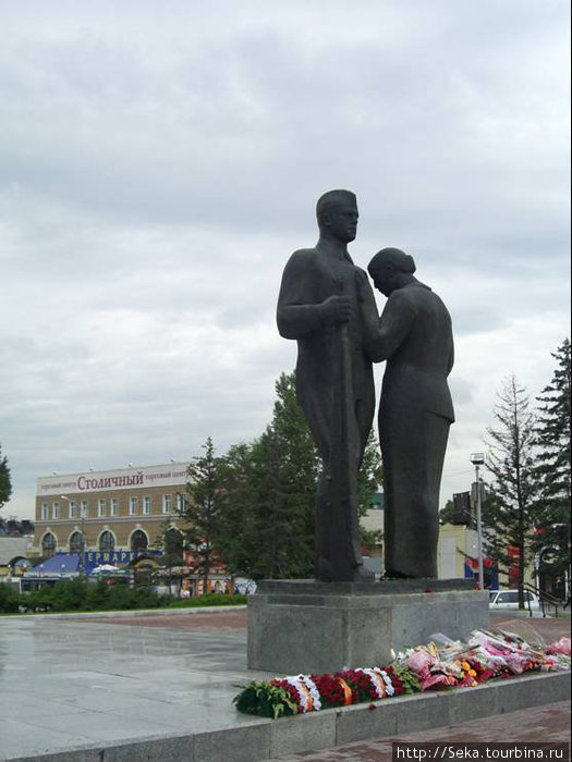 Скульптура как часть меморального комплекса Барнаул, Россия