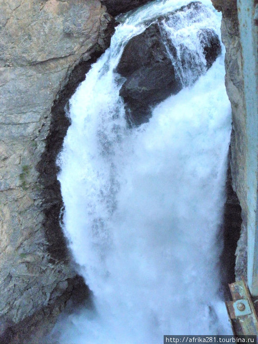 70-метровый водопад Искандер-куль Ширкент Историко-Природный Парк, Таджикистан