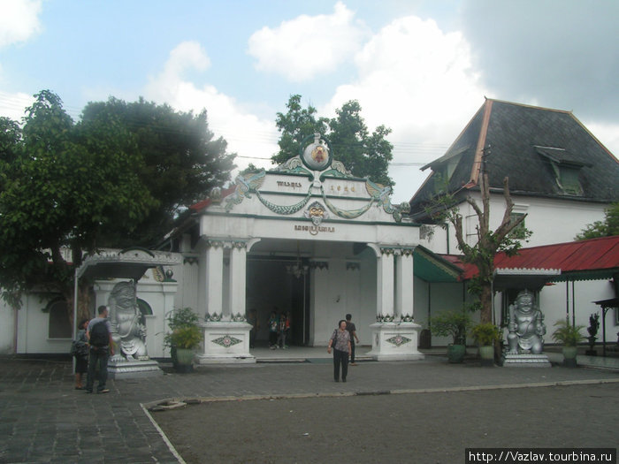 Входные ворота Джокьякарта, Индонезия