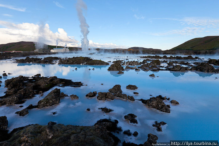 Горячая вода от электростанции поступает в бассейны Столичный регион, Исландия