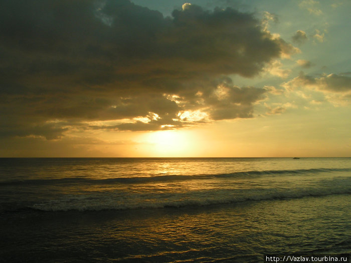 Солнце заходит Остров Ломбок, Индонезия