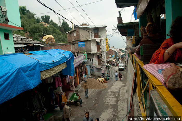Туристическая деревня у подножья гор Вашишт, Индия