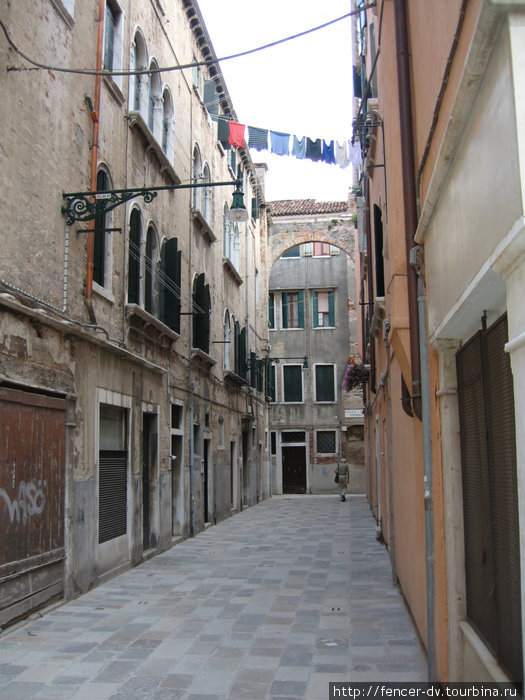 Быт местных жителей накладывает отпечаток на облик города) Венеция, Италия