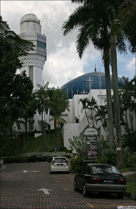 Очередная мечеть? Ан нет, планетарий. На минарете — смотровая площадка. Куала-Лумпур, Малайзия