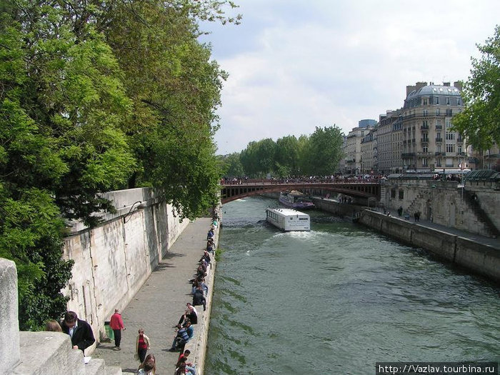 Отдыхающие и зеваки Париж, Франция