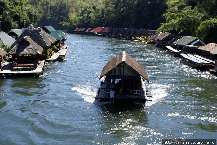Плаваяющие дома на реке Квай Канчанабури, Таиланд