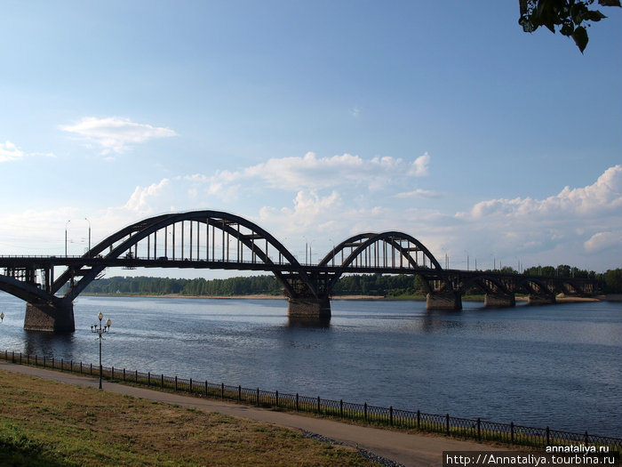 Мост через Волгу Рыбинск, Россия
