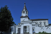 Церковь Варвары расположена к западу от церкви Петра и Павла. Она имеет вид двухэтажного прямоугольного здания, к западному торцу которого примыкает колокольня.