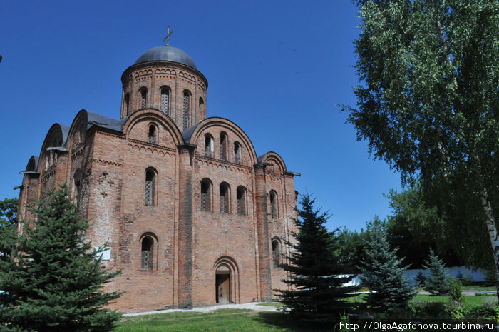 Церковь Петра и Павла, расположенная на правом берегу Днепра,  наиболее древняя из них. Смоленск, Россия
