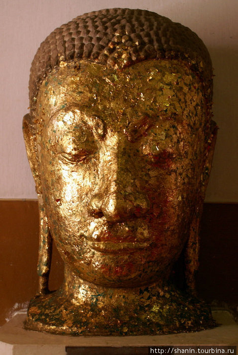 Голова с пластинками сусального золота Аюттхая, Таиланд
