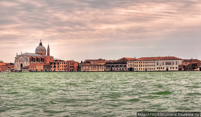 И еще одна панорама из вечерней Венеции.