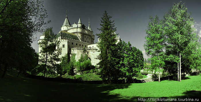 Один из отреставрированных замков в Словакии. А их там вооооообще очень много.