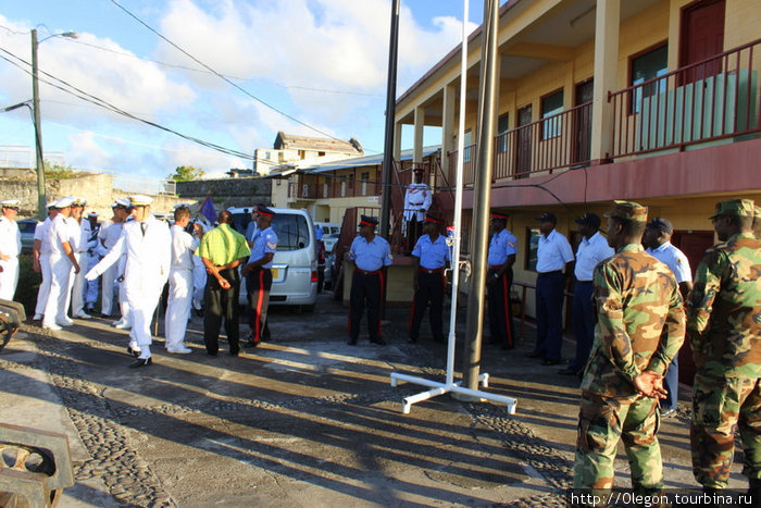 Сбор военных моряков стран Гренады и Франции Сент-Джорджес, Гренада
