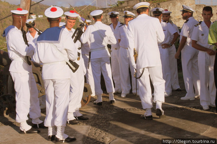 Моряки при полном параде Сент-Джорджес, Гренада