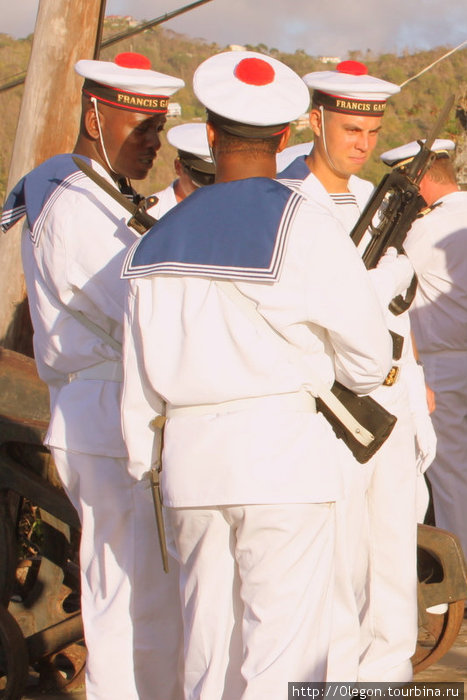 Перед торжественным поднятием флага можно и поговорить Сент-Джорджес, Гренада