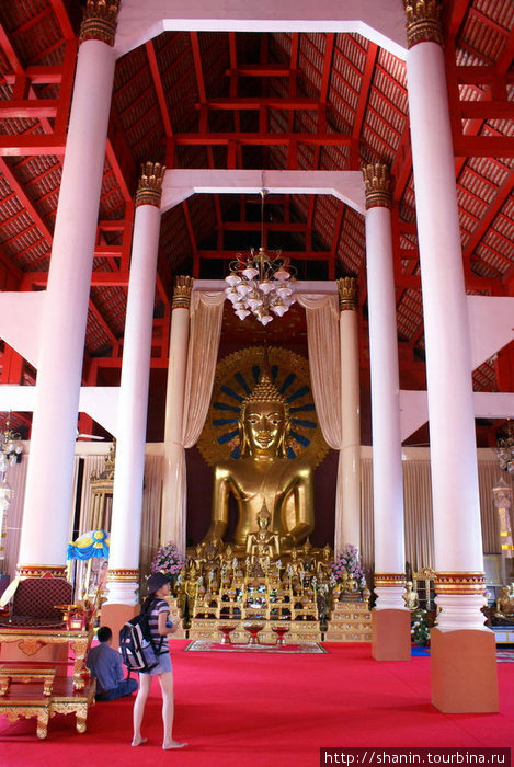 В храме Чиангмай, Таиланд