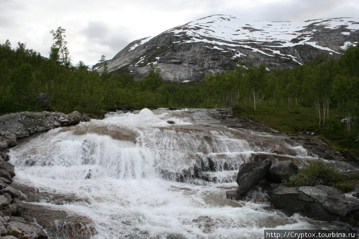 Тысячи рек стекают с гор Стейген, Норвегия